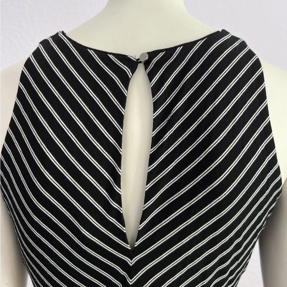 White house Black Market Sleeveless Front Slit Tie-Front Stripe Maxi Dress
SZ XL - Picture 9 of 17